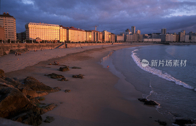 Orzan和Riazor海滩在A Coruña西班牙